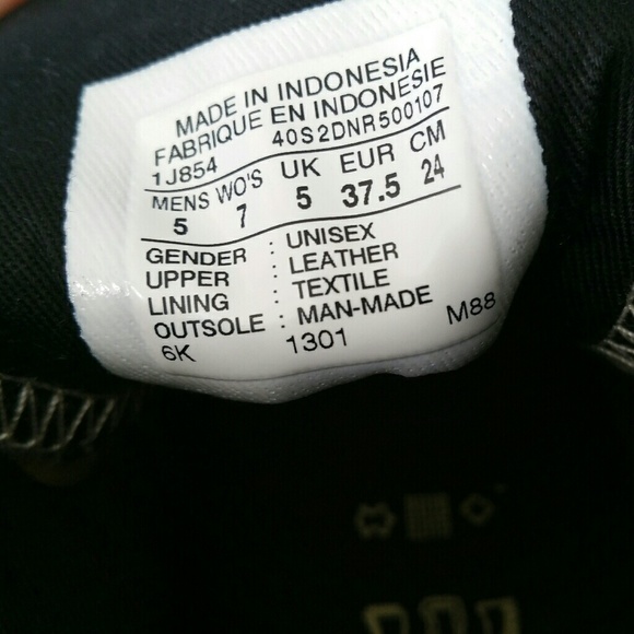 Women's/Men's HOST PICK☆Black Leather Converse All Star Sneakers - Picture 7 of 7